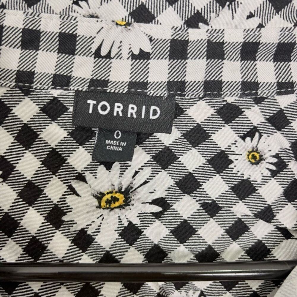 Torrid Black & White Gingham Print Collared Polo Daisy Top Women’s Size L - Picture 5 of 9